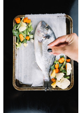 https://tastyfish.in/image/cache/catalog/png/crop-hand-salting-fish-min-268x368.jpg